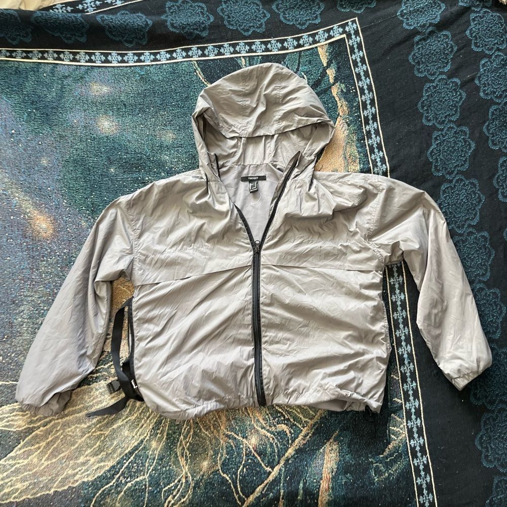 Forever 21 Silver Windbreaker Jacket Women’s Small Lightweight Hooded Full Zip